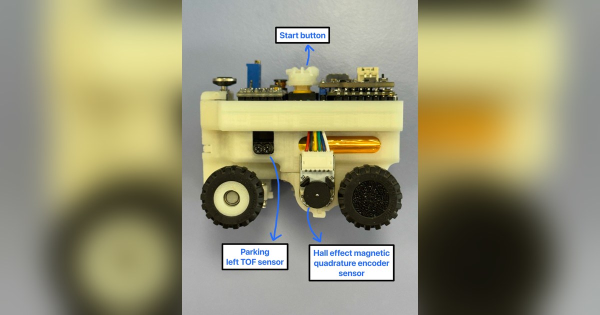 Fotografía del equipo ANTi de su coche robot completo en miniatura, con chasis claro y anotaciones sobre los sensores.