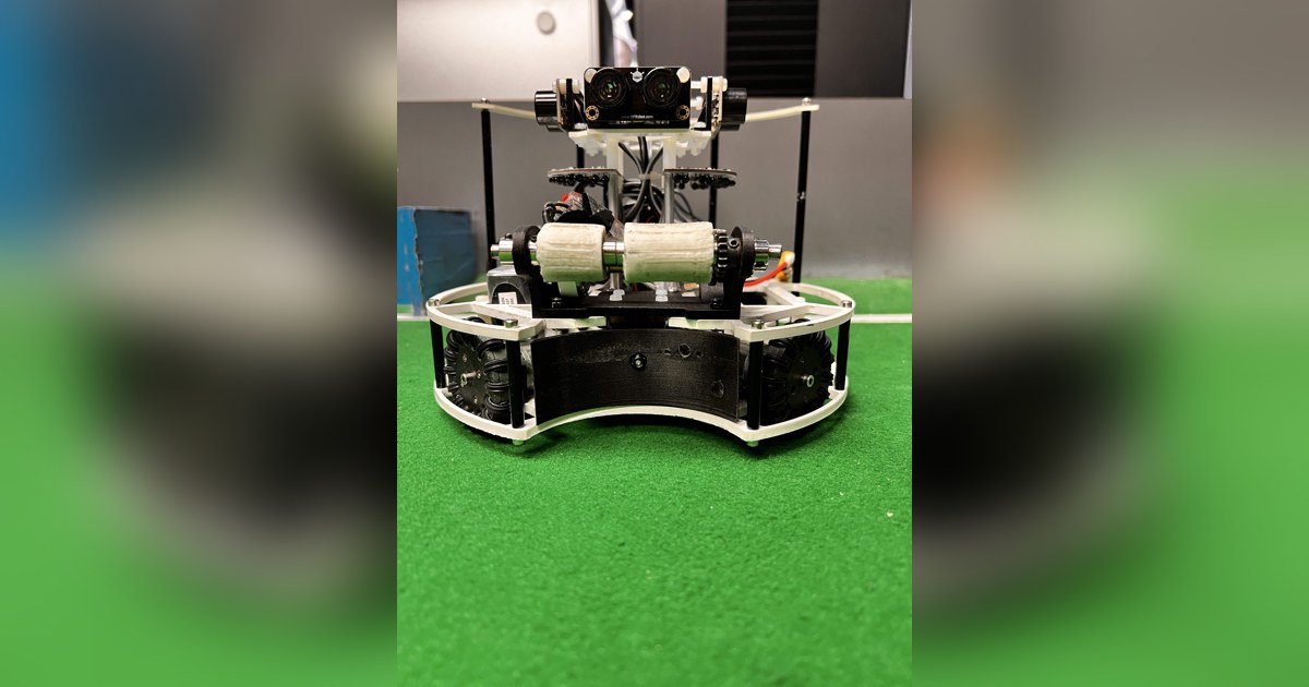 Fotografía del equipo Apex del robot completo, con cuatro ruedas omnidireccionales, retenedor frontal y sensores elevados.