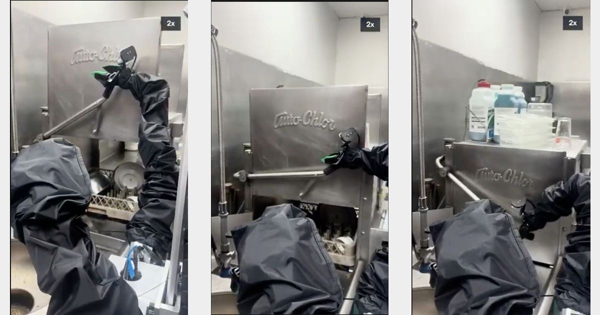 Secuencia de tres fotogramas oficiales del robot de Argon tirando del asa de un lavavajillas industrial hasta cerrarlo, con la indicación de reproducción a doble velocidad.
