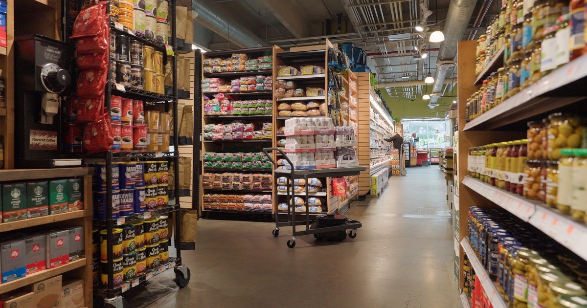 Armo One mueve mercancía en un supermercado de Nueva York
