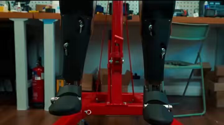 Asimov promete un humanoide open source por menos de 5.000 dólares, pero lo verificable hoy apunta a un proyecto todavía muy temprano