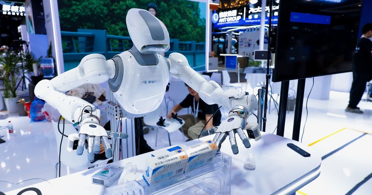 BrainCo lleva el control mental de robots a WAIC 2026
