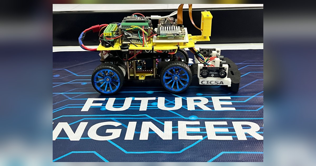 Fotografía publicada por Equipo CICSA de CICSA Future Engineers 2025, con el cuerpo completo, sus ruedas y los sensores visibles en el montaje físico.