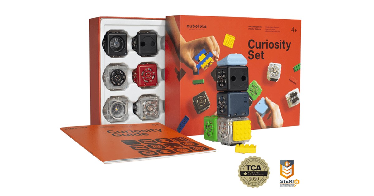 Caja Cubelets Curiosity abierta con los bloques robóticos magnéticos del conjunto.