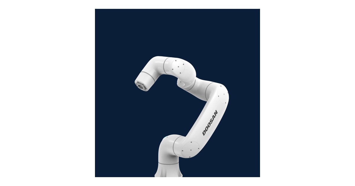 Brazo Doosan E0509 de color blanco, en una vista inclinada publicada por el fabricante