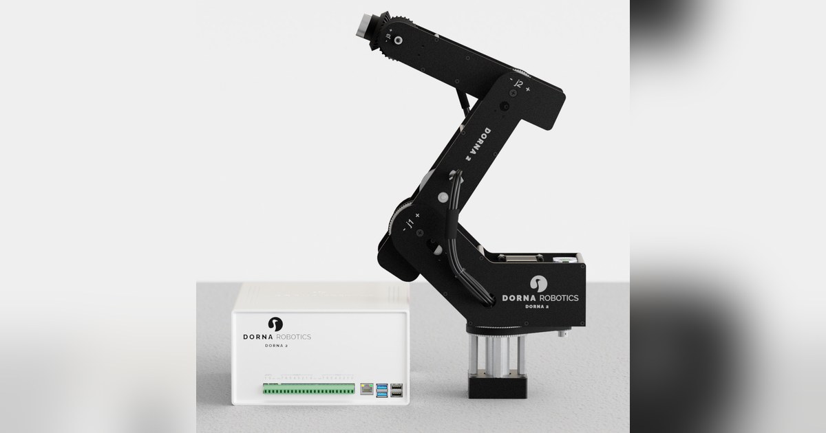 Imagen de producto de Dorna 2 Black de cuerpo entero junto a su controlador.
