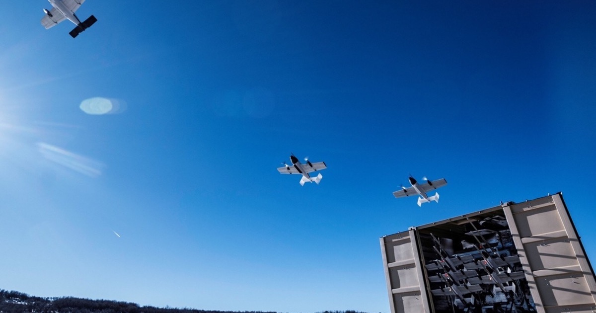 DZYNE lanza Blitz, un dron Group 1 para enjambres modulares