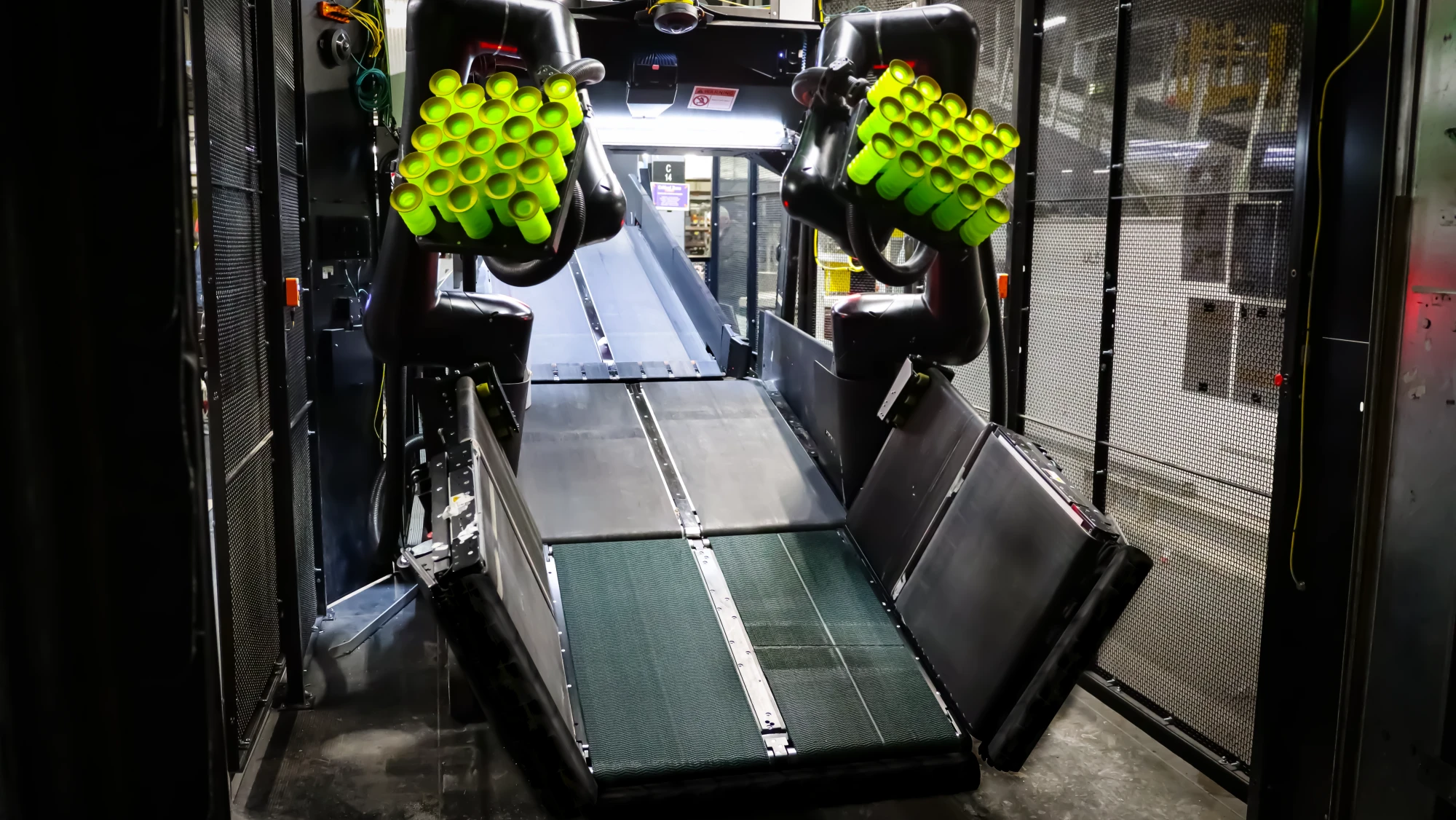 FedEx pone el foco en Scoop, el robot de Berkshire Grey para descargar camiones sin castigar a la plantilla