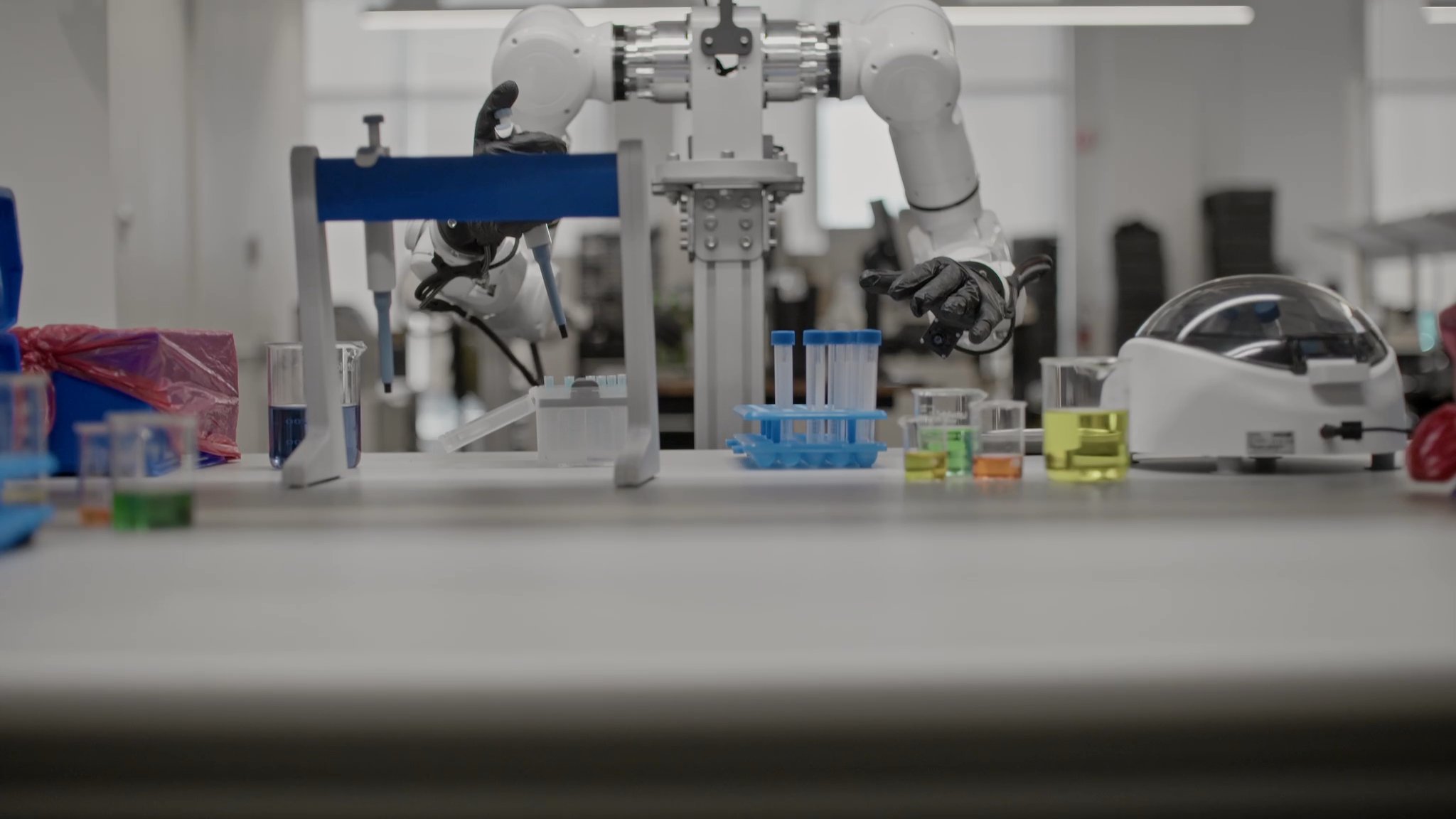 Genesis AI presenta GENE-26.5: una mano robótica y un modelo para atacar el problema difícil de la manipulación