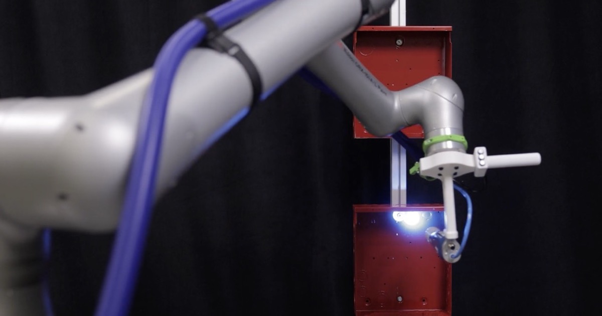 Hirebotics mete el CRX de FANUC en pintura sin código