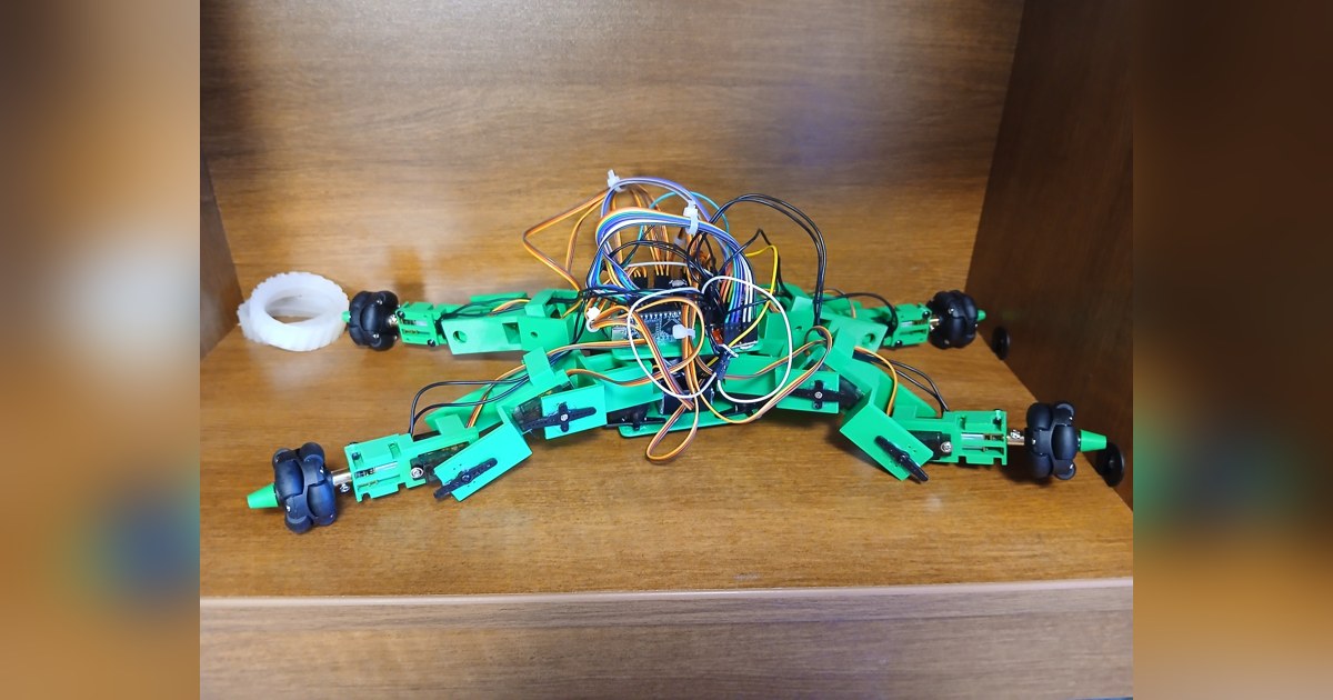 Fotografía de OriginalGoodUsername del robot híbrido completo, con cuerpo verde, cuatro patas articuladas y ruedas en los extremos.
