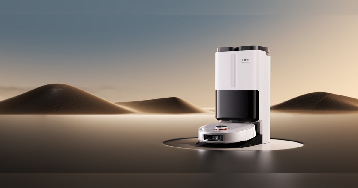 Render promocional oficial de ILIFE T60s completo junto a su estación, sobre una plataforma con fondo desértico.