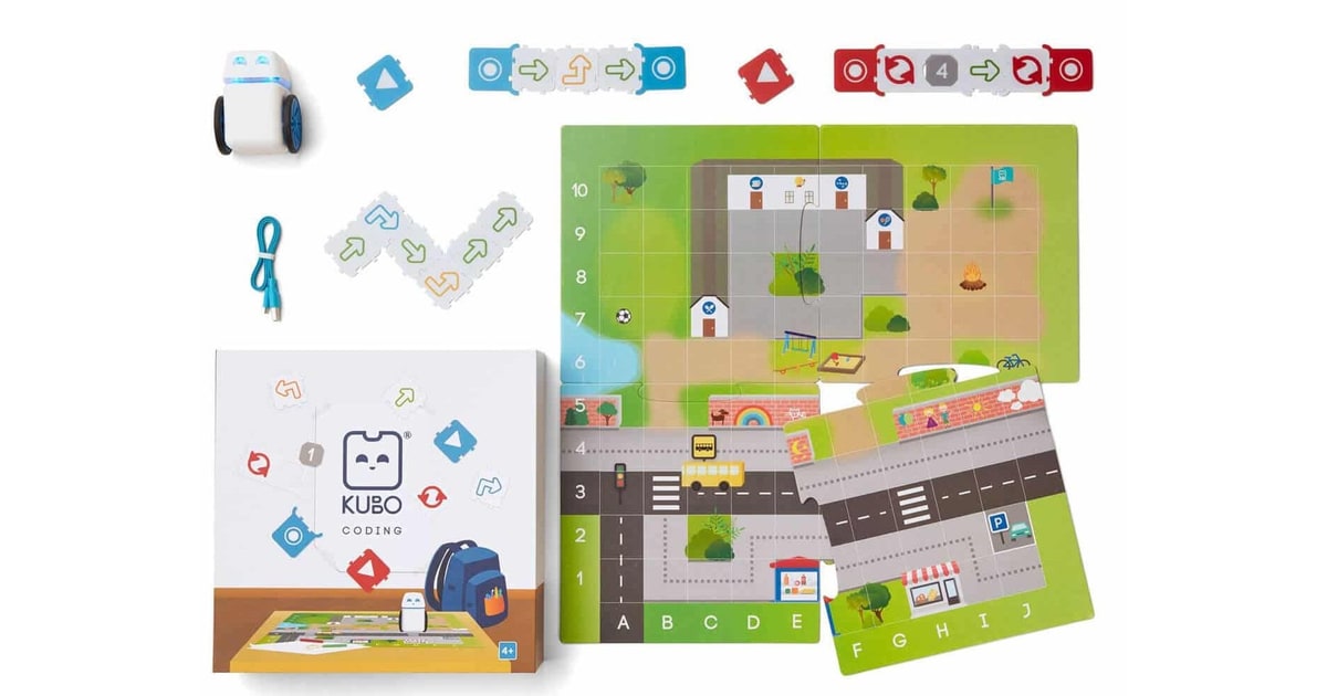 Robot KUBO Coding junto al mapa de actividades y las piezas TagTiles.