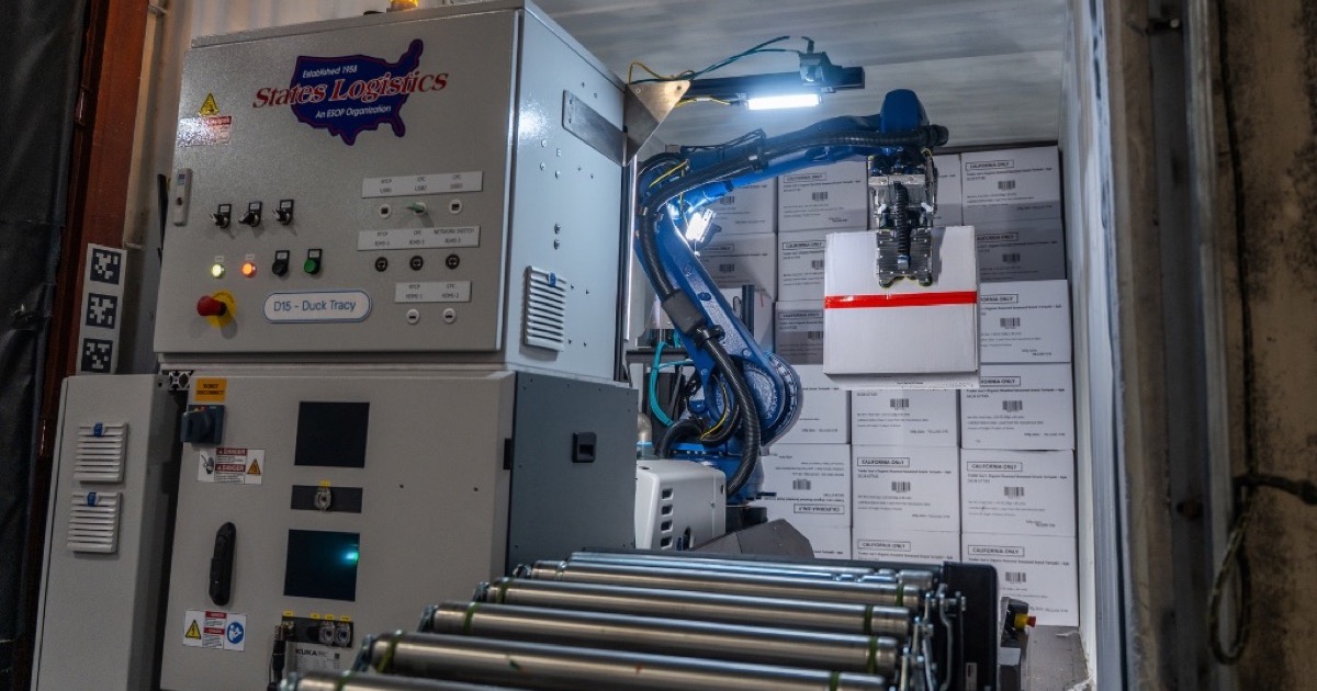 KUKA duplica la descarga de remolques en States Logistics