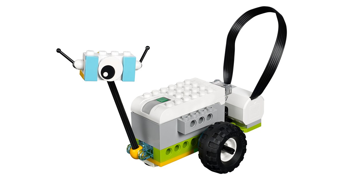 Milo construido con WeDo 2.0, con SmartHub blanco, ruedas negras y sensor frontal.