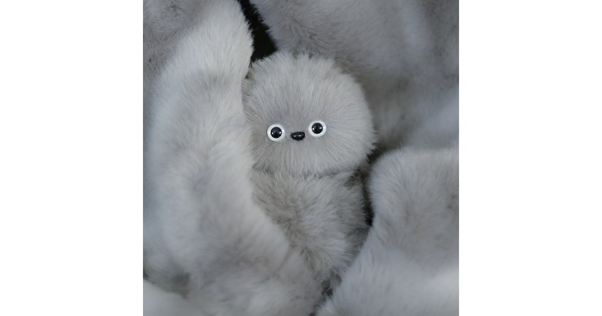 Mirumi gris con brazos largos en una imagen oficial de Yukai Engineering.