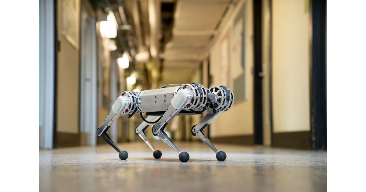 Fotografía de MIT Mini Cheetah publicada por MIT Biomimetic Robotics Lab.
