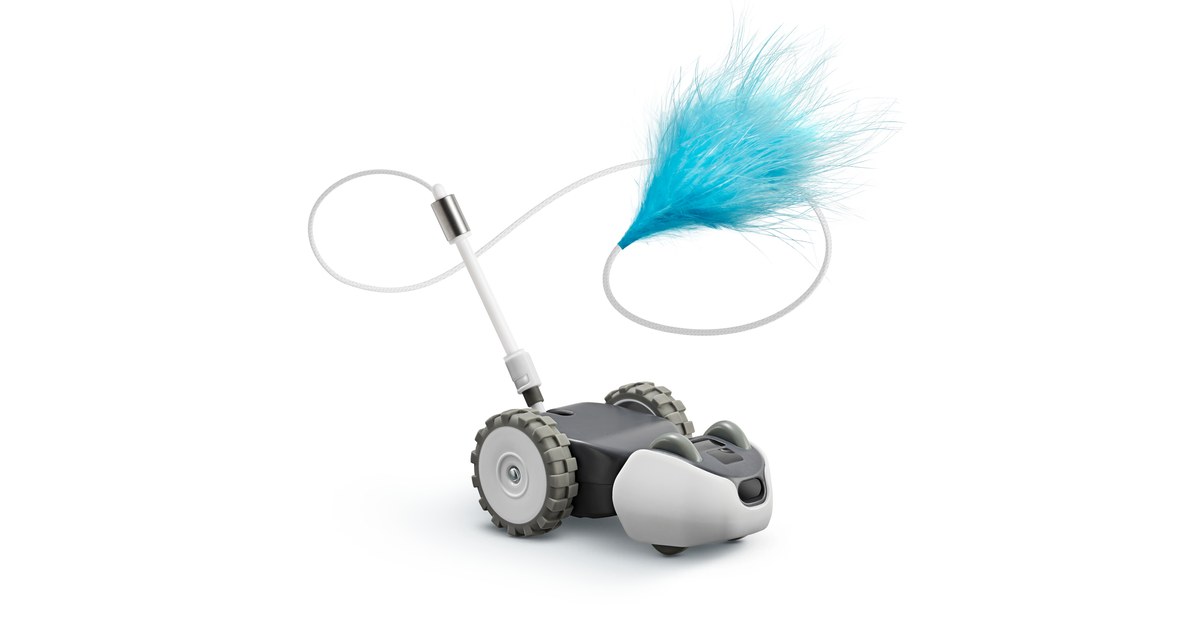 Mousr de Petronics con ruedas y un accesorio de plumas azul.