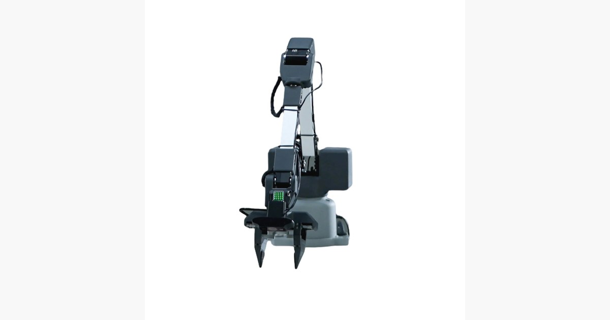 Imagen oficial del myArm M750 negro, con sus articulaciones y pinza paralela visibles.