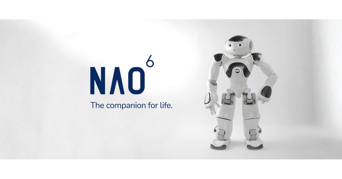 Humanoide NAO6 blanco en una imagen oficial de Maxtronics con articulaciones de brazos y piernas visibles.