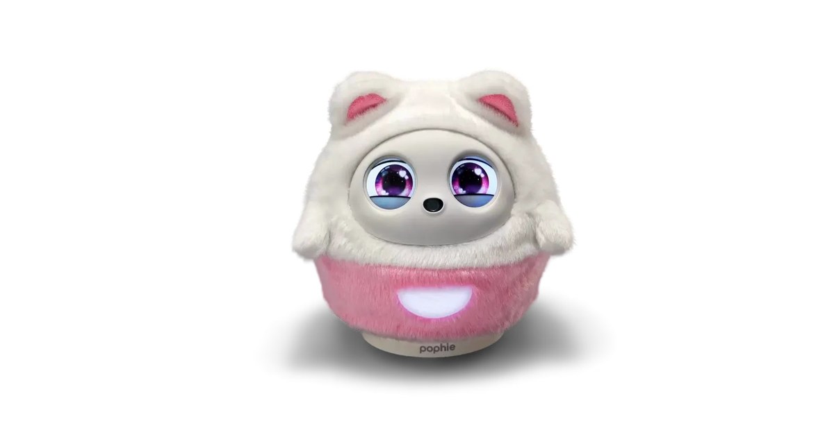 Render promocional oficial de Pophie completo, con funda de gato de peluche, ojos en pantalla y base rosa, sobre fondo blanco.