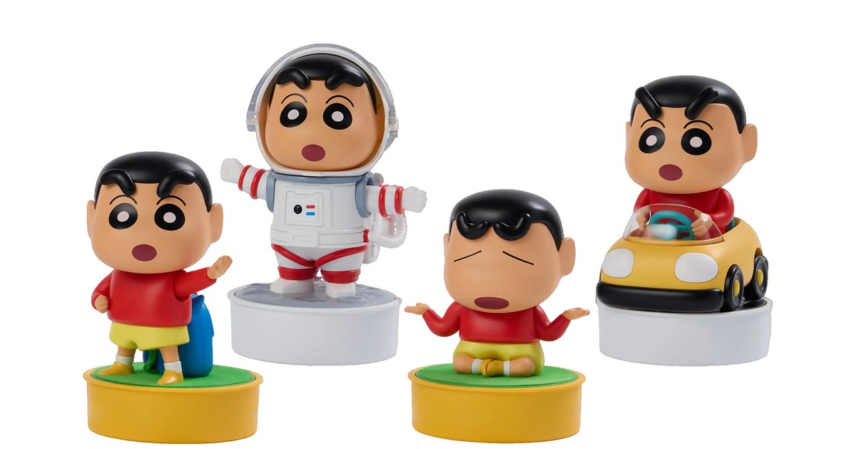 Imagen oficial de las cuatro figuras Mini Robot Shin chan de Robosen, con trajes y poses distintos sobre sus bases.