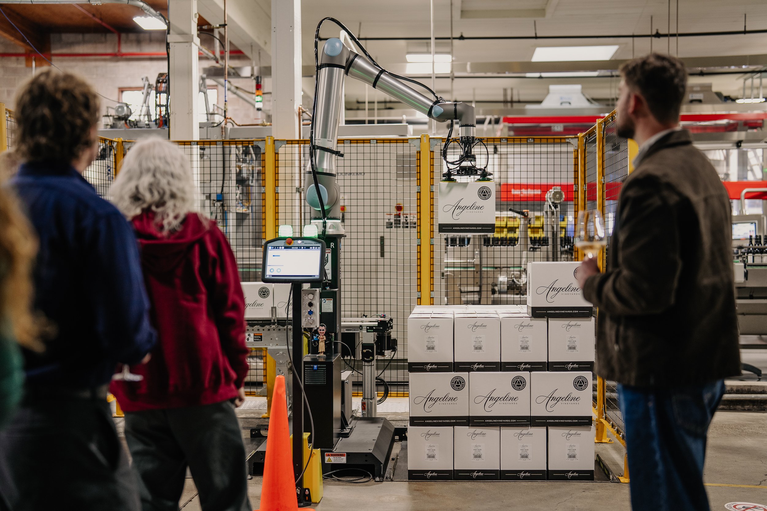 Martin Ray Winery automatiza el final de línea con Robotiq y convierte el paletizado en una mejora operativa, no en un cuello de botella