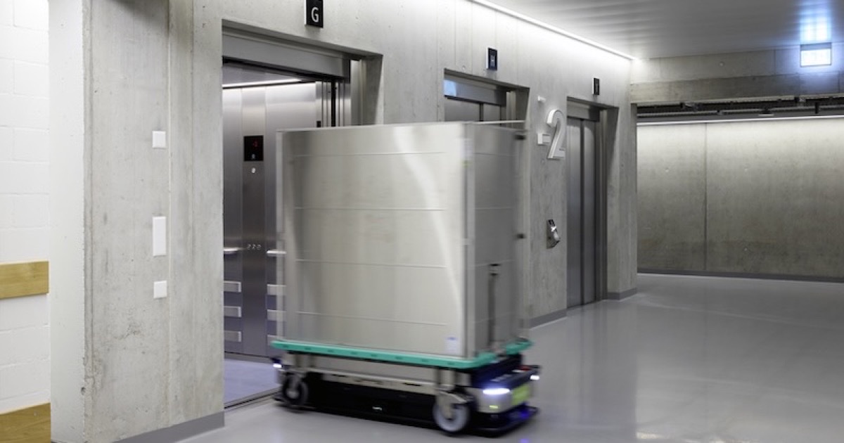 Schindler conecta más de 30 robots a los ascensores de un hospital
