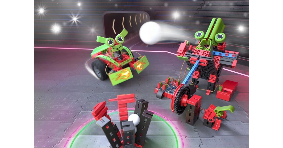 Montajes del kit Smart Robots Pro de fischertechnik en una escena de demostración.