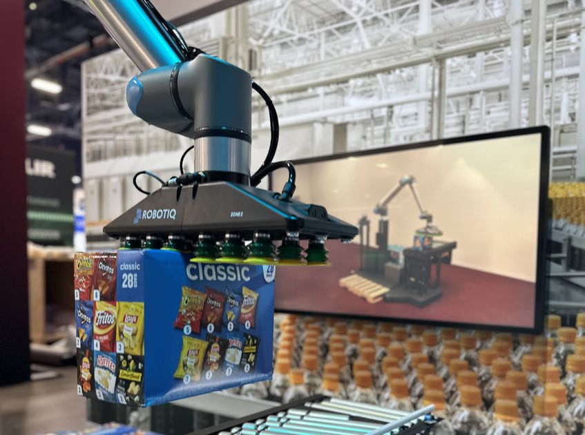 Universal Robots, Robotiq y Siemens enseñan en el CES 2026 una célula de paletizado que aprende del gemelo digital
