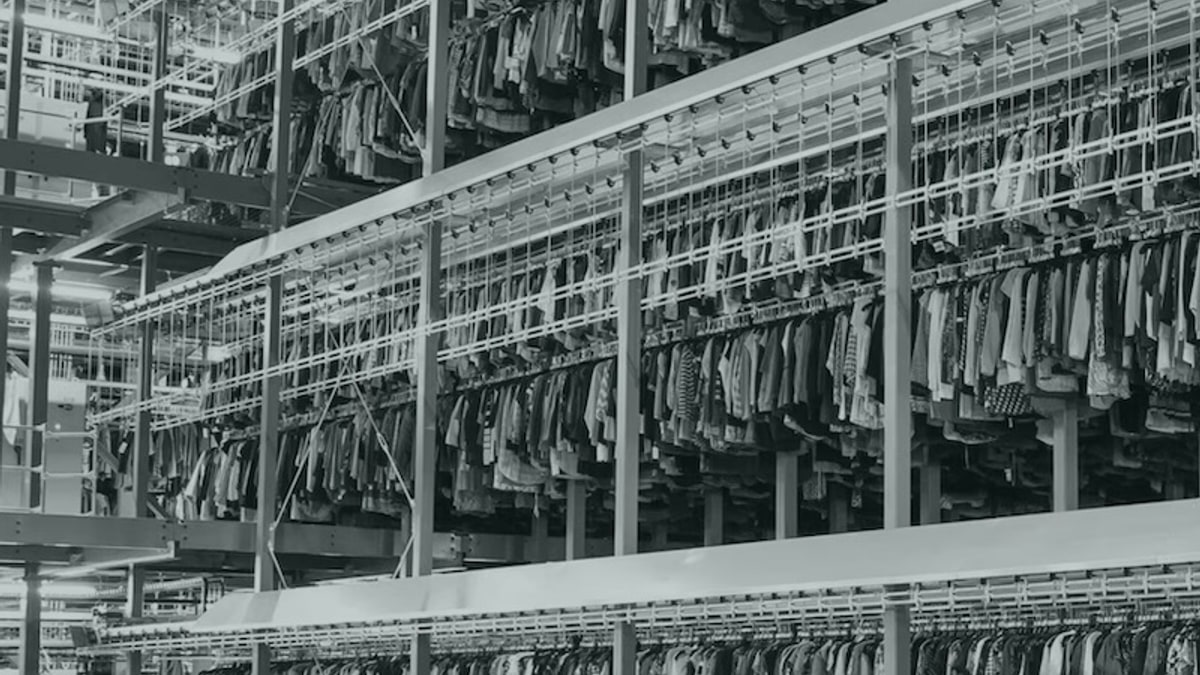 VNYX quiere robotizar la reventa de moda: de 19 minutos por prenda a una promesa de 1 minuto