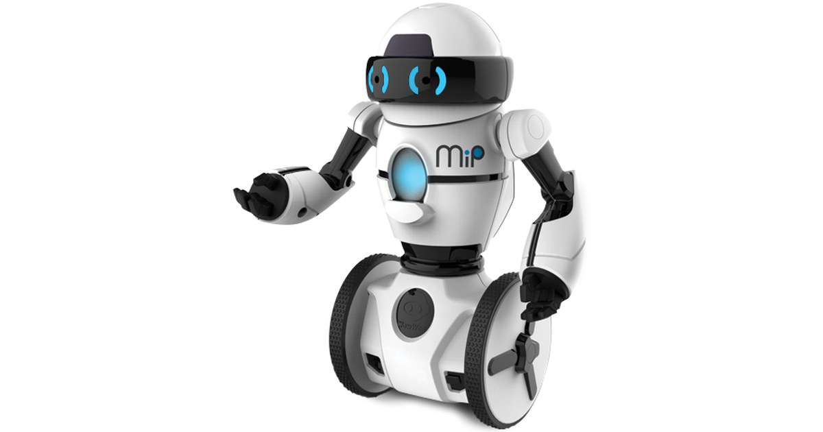 WowWee MiP blanco y negro de pie sobre su base de dos ruedas.
