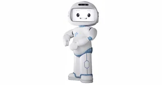 QTrobot blanco y azul de cuerpo completo con pantalla facial y brazos articulados.