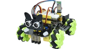 Robot Keyestudio KS0551 con cuatro ruedas mecanum de rodillos verdes y sensor ultrasónico frontal.