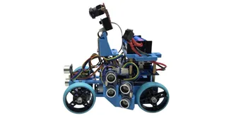 Fotografía del equipo Superiores de su coche robot completo, con chasis azul impreso, cuatro ruedas y cámara elevada.