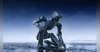 Imagen oficial de DR02 completo con salpicaduras alrededor del cuerpo humanoide.