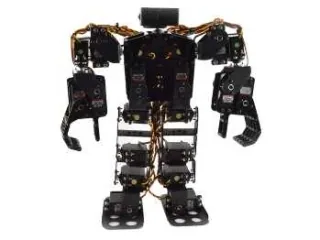 Pete de Lynxmotion, con estructura de servos y pinzas, de cuerpo entero.