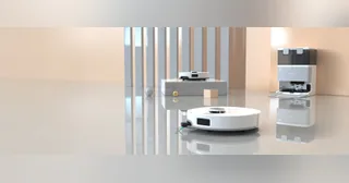 Render promocional oficial de Mamibot Ultra T20 OmniBase completo, con el robot blanco delante de su estación.