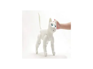 MarsCat blanco de Elephant Robotics interactuando con una mano.