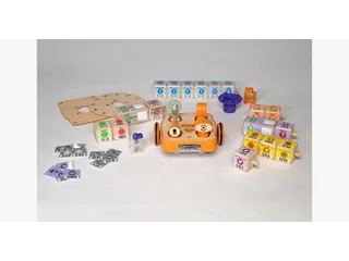 Robot KIBO con los bloques, sensores y plataformas del kit KIBO 18