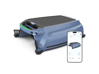 Render promocional oficial de AIRROBO SP200 completo, con panel solar en la parte superior, junto a un teléfono, sobre fondo blanco.