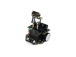Fotografía oficial del Maqueen Plus V3 con portapilas AA, placa micro:bit instalada y sensor de distancia sobre un soporte metálico.