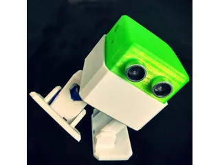 Fotografía oficial de un Otto DIY montado, con cabeza verde translúcida, sensor ultrasónico frontal, cuerpo y pies blancos sobre fondo oscuro.