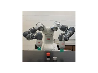 ABB YuMi de dos brazos en una imagen del laboratorio de la Universidad de Windsor.