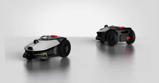 Render del vídeo oficial de XcanMow Mix 2000 completo, mostrado desde delante y detrás sobre un fondo gris.