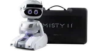 Imagen oficial de Misty II blanco, completo y junto a su maletín negro de transporte.