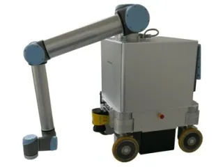 Fotografía oficial del manipulador móvil Neobotix MMO-700 con brazo UR10.
