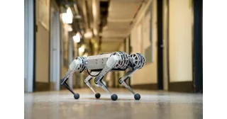 Fotografía de MIT Mini Cheetah publicada por MIT Biomimetic Robotics Lab.