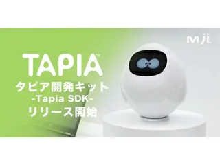 Tapia blanco con pantalla facial sobre una mesa en la presentación del SDK de MJI.