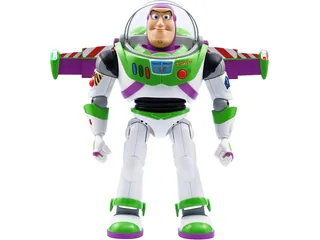 Fotografía oficial del robot Buzz Lightyear de Robosen de pie, con las alas desplegadas y el casco transparente, sobre fondo blanco.